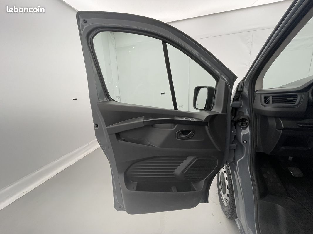 Renault trafic fgn l1h1 2800 kg blue dci 110 confort (image 23)