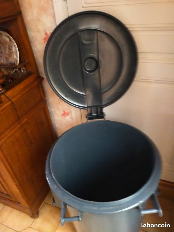 Poubelle extérieure (image 2)
