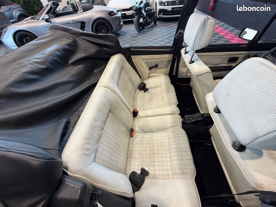 VOLKSWAGEN GOLF CABRIOLET 1.8 90ch - MOTEUR REFAIT 5000KMS - CAPOTE NEUVE - PEINTURE NEUVE - DOSSIER PHOTO RESTAURATION... (image 18)