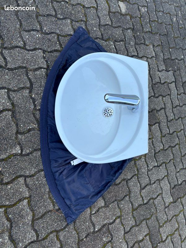 Lavabo avec robinet automatique (image 2)
