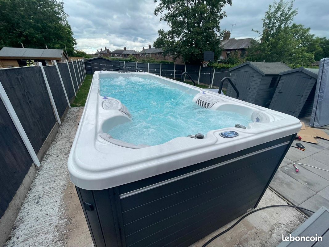 Spa de Nage 5.8m Haut de Gamme – 3 places + nage à contre-courant – Comme neuf (image 3)