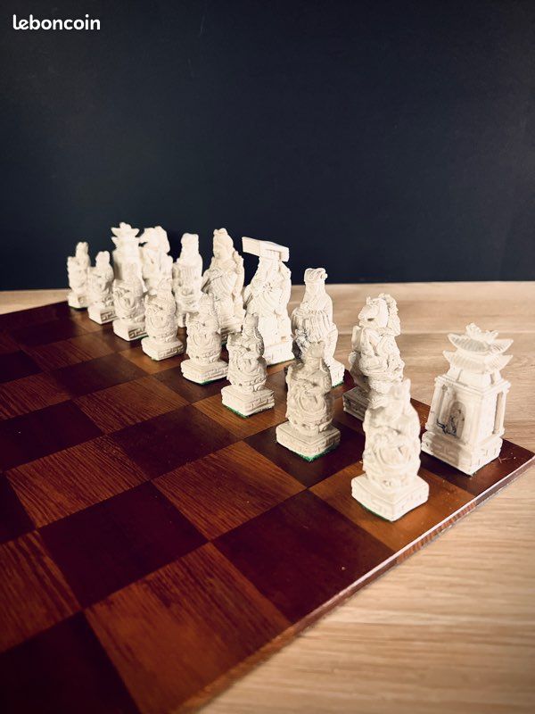 Jeu D'échecs Vintage Complet – Vietnam – Corne Et Nacre – Artisanat Bois