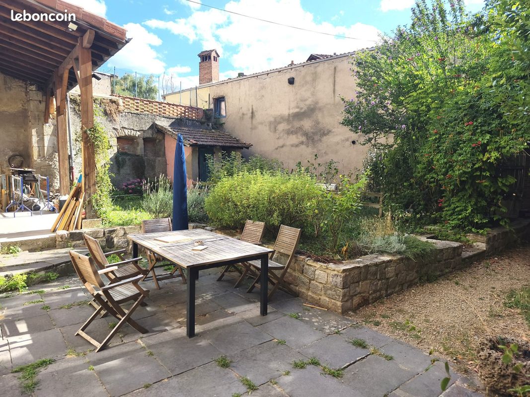 Maison 7 pièces 230 m² · à Billom · 230 m² · 265 000 €