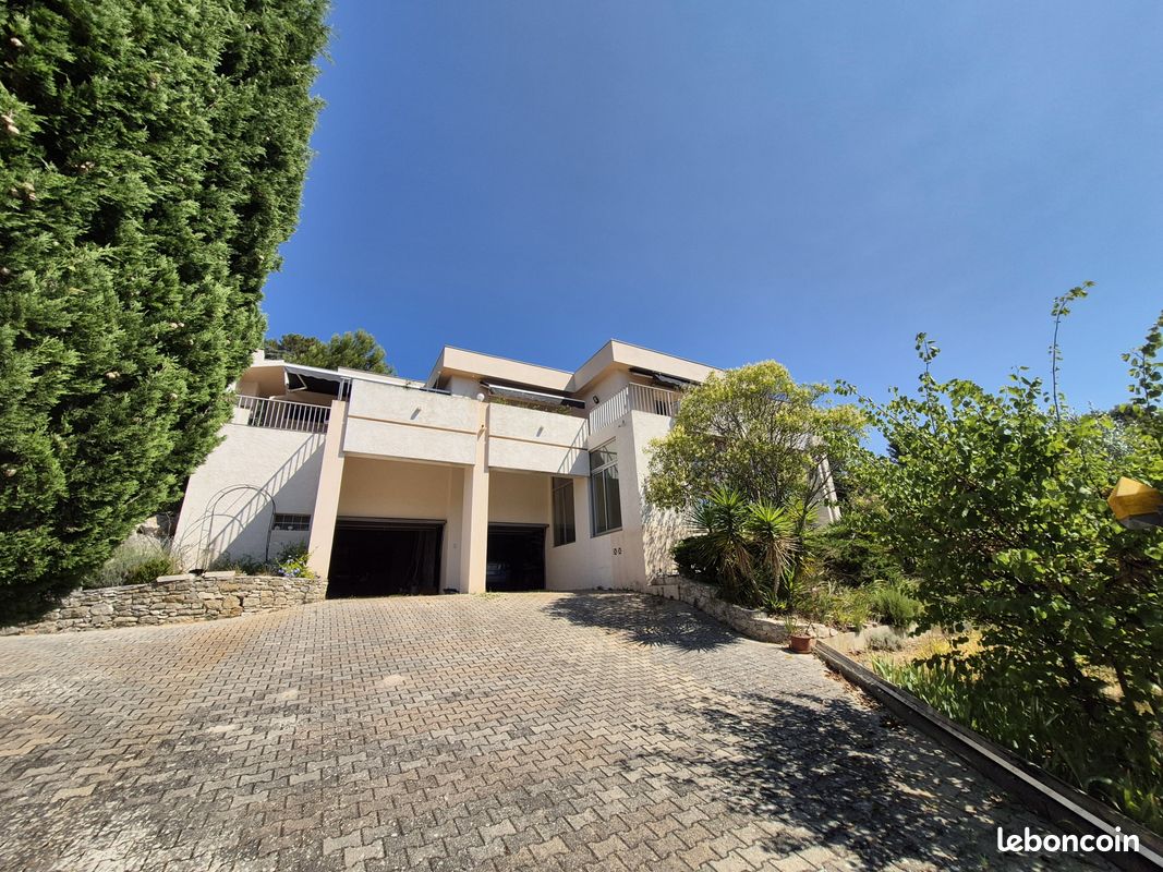Maison 7 pièces 215 m² · à Carnoux-en-Provence · 215 m² · 780 000 €
