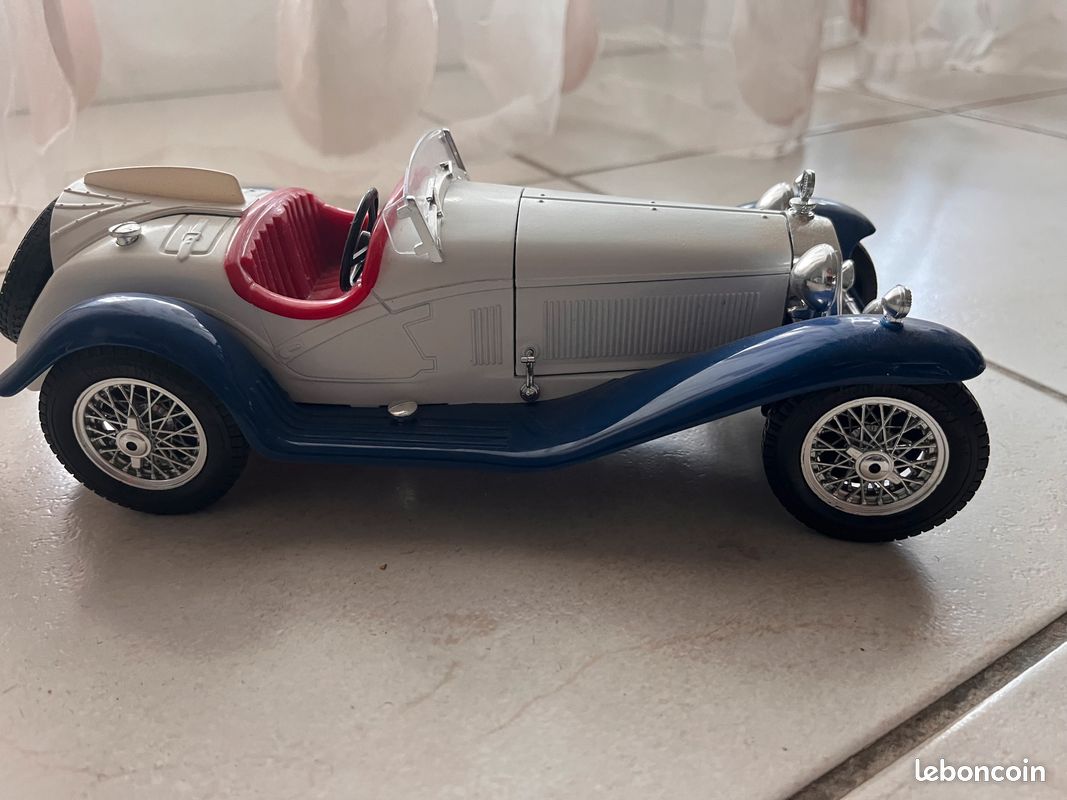 Présentoir Pour Voitures Miniatures échelle 1:18 - Support Transparent Et Noir - Pour Exposition Et Collection