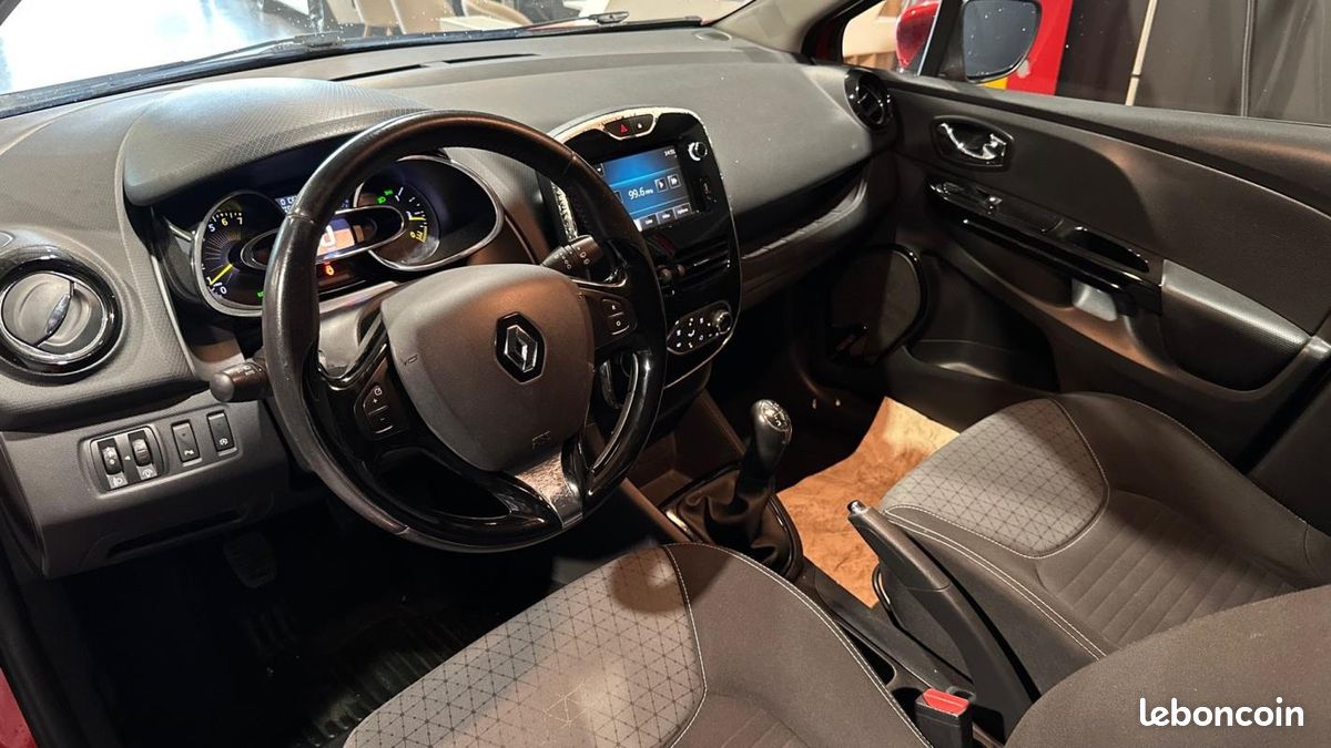 Renault Clio IV TCe 90 Energy eIntens (image 11)