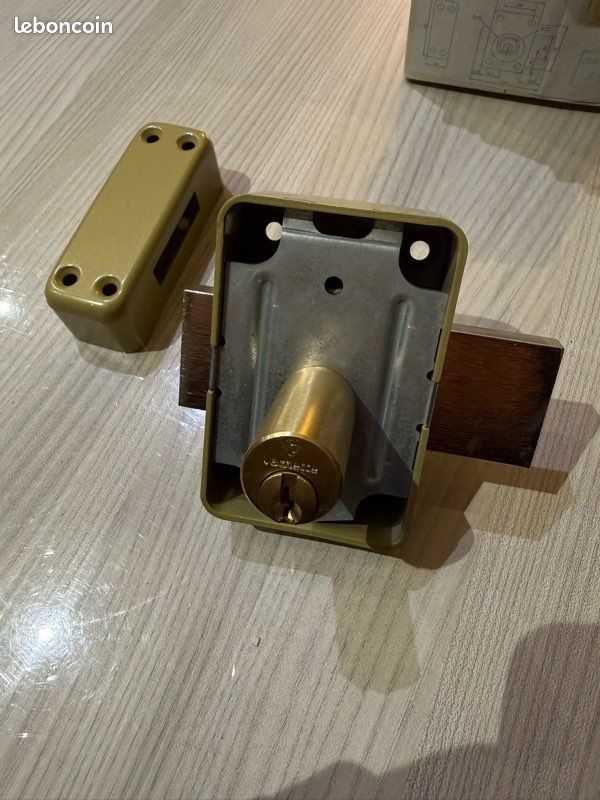 Loupe Sur Pied X5 Finition Laiton Vieillie