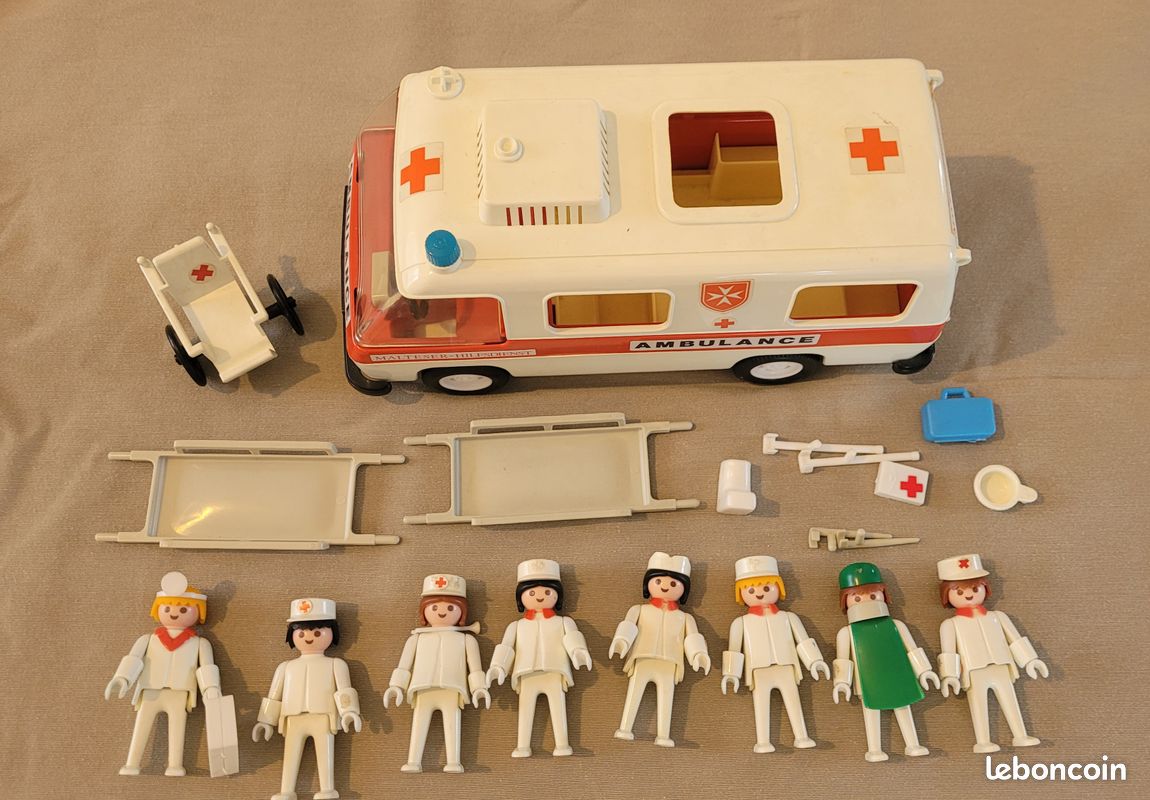 Ambulance vintage Playmobil/Geobra avec accessoires hopital platre etc