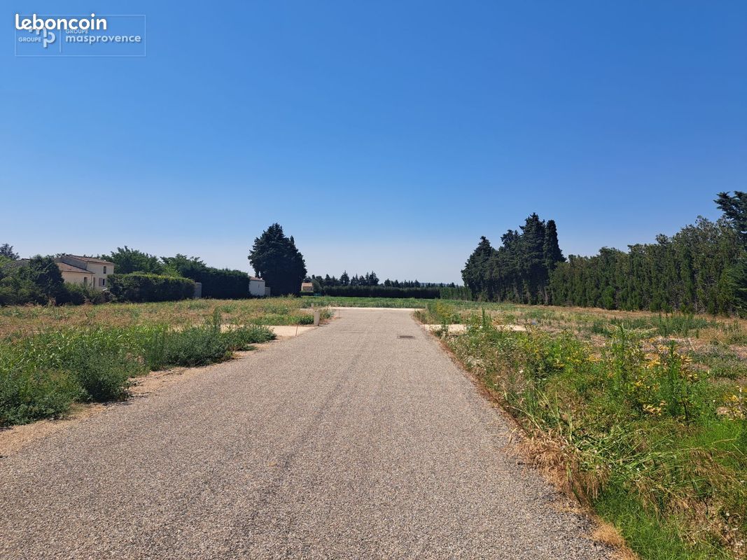 Terrain à bâtir de 800 m² à L'ISLE-SUR-LA-SORGUE (84) · 200 000 €
