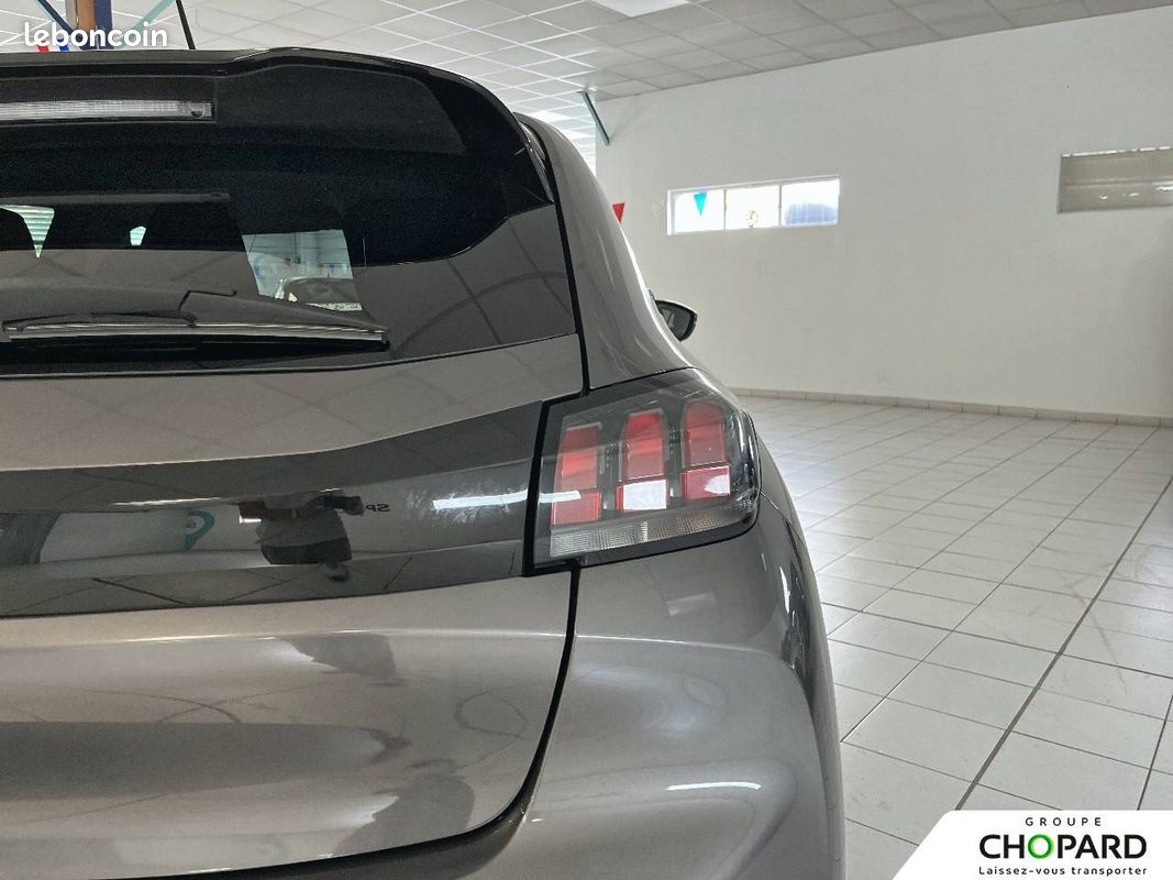 PEUGEOT 208 PureTech 100 S&S EAT8 Style (image 25)