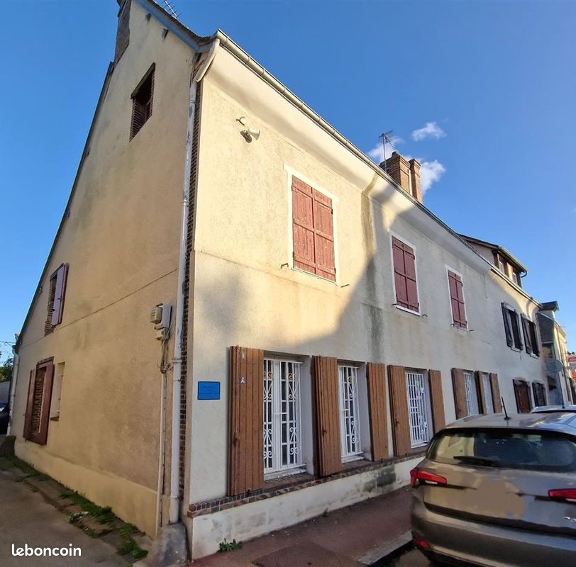 Maison 7 pièces 197 m² · à Brezolles · 197 m² · 130 000 €