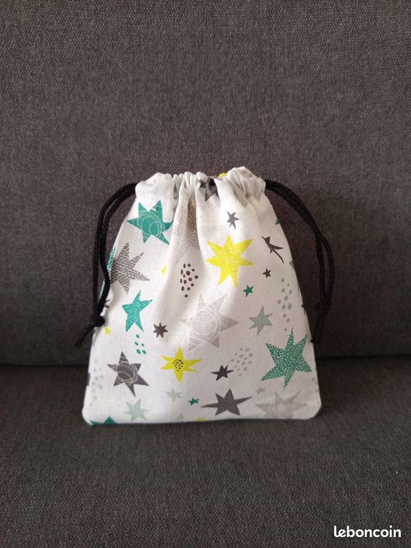 Sac pochon + 5 lingettes lavables réutilisables 8 x 8 cm « imprimé étoiles » (image 2)