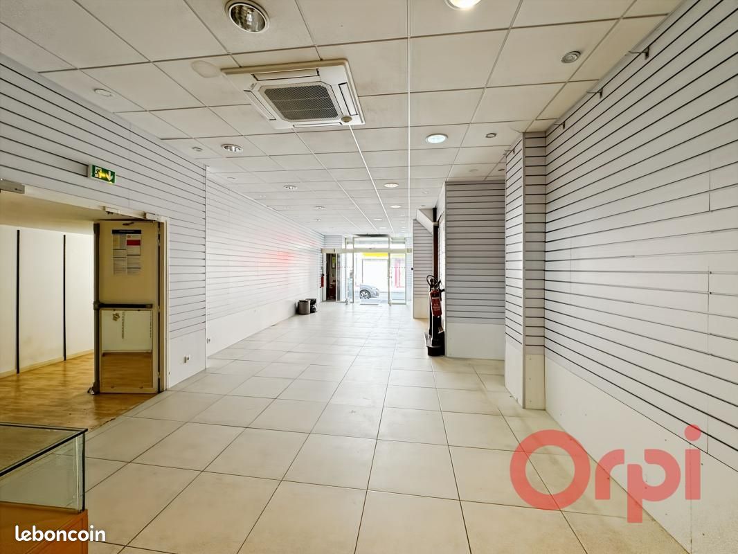 Local commercial 356 m² · à Saint-Amand-Montrond · 356 m² · 174 400 €
