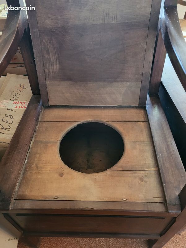 Fauteuil d'aisance (image 1)