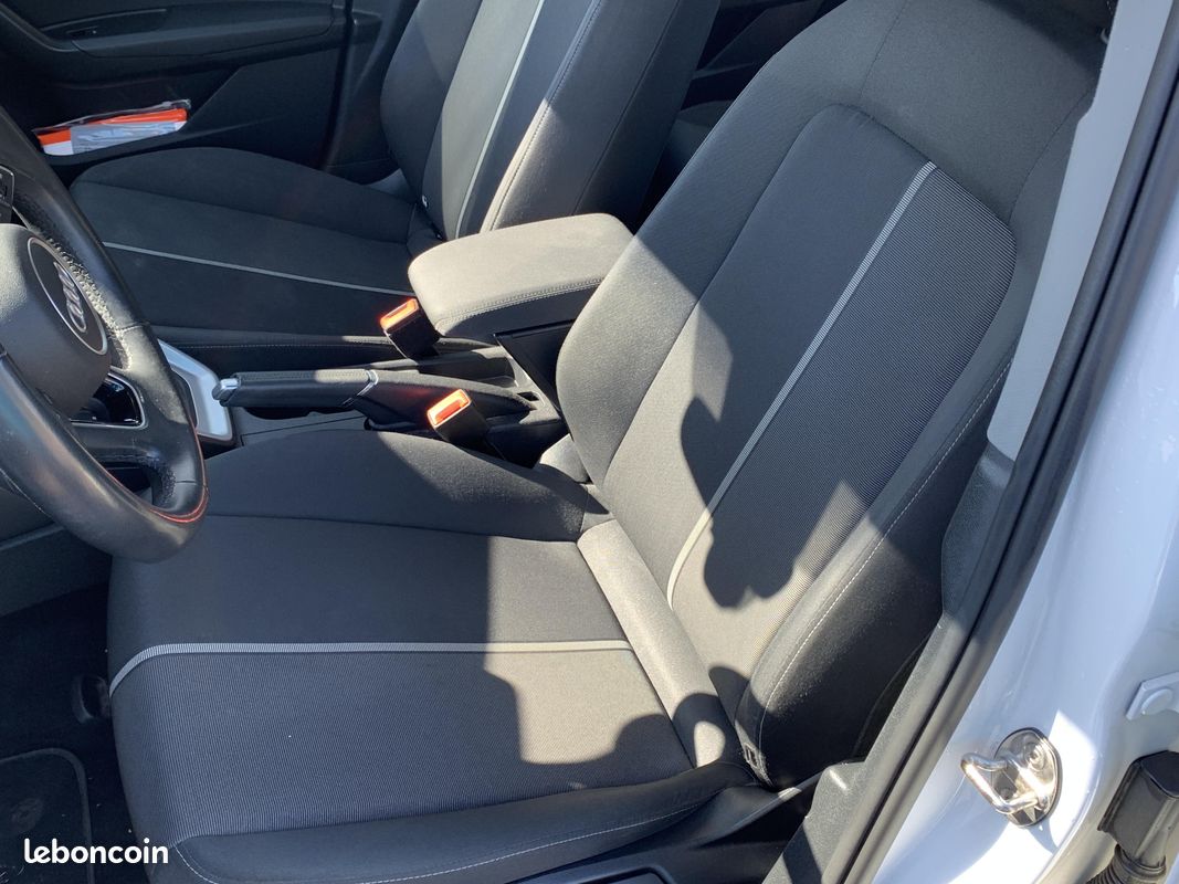 AUDI A1 Sportback 30 TFSI 110 ch S tronic 7 Business line (image 14)