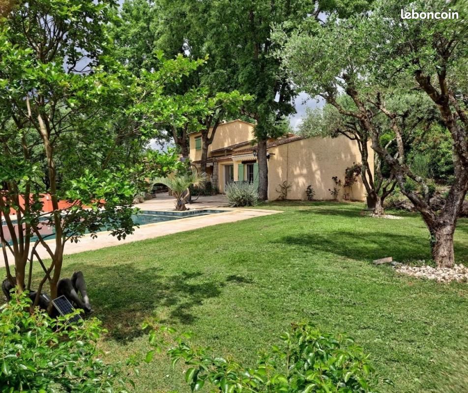 Maison 8 pièces 246 m² · à Saint-Paul-en-Forêt · 246 m² · 1 150 000 €