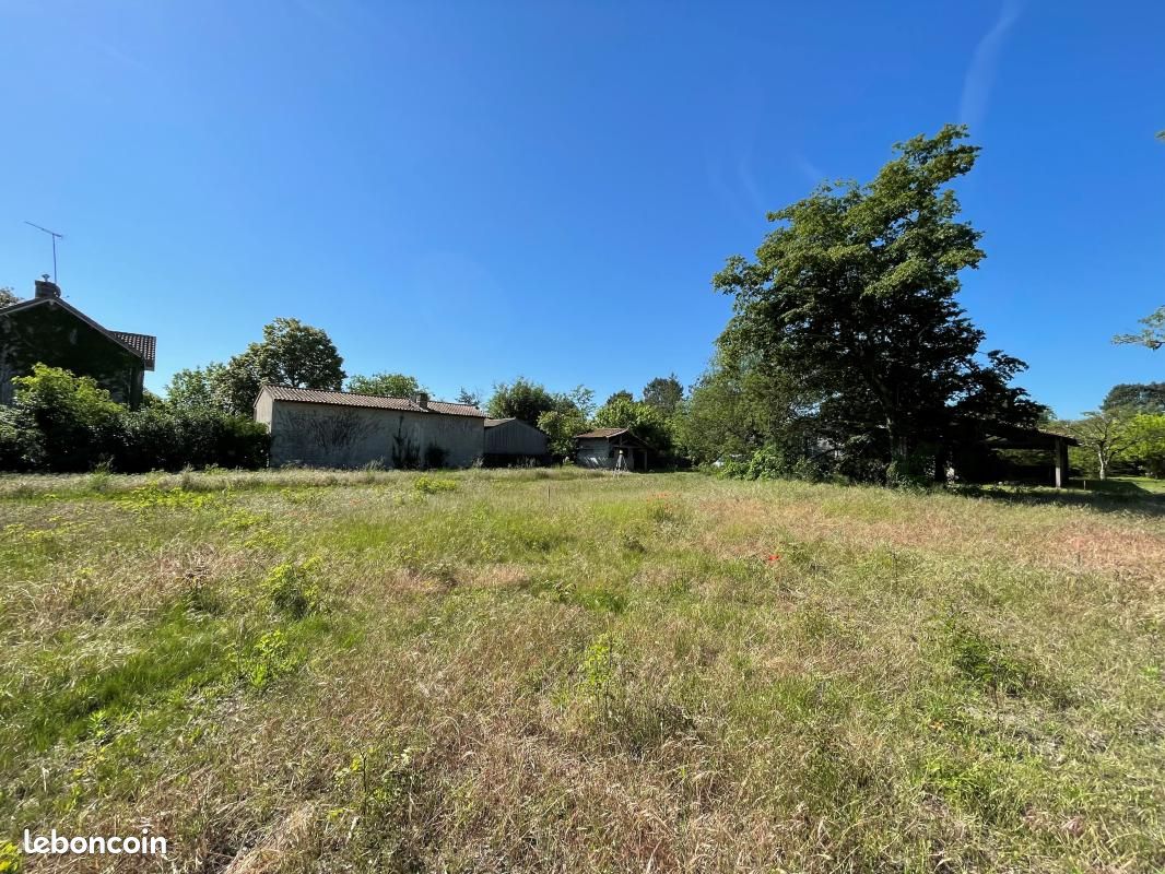 Terrain 550 m² Landiras · 54 000 €