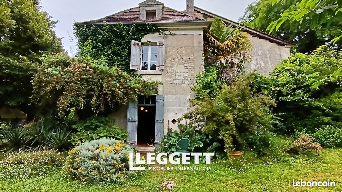 Maison 9 pièces 220 m² · à Bourdeilles · 220 m² · 254 000 €
