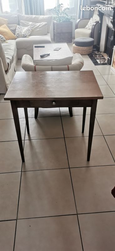 Bureau avec un tiroir (image 3)