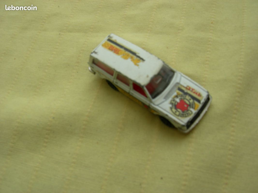 Volvo Break 245 DI Officiel Majorette N°220 miniature (image 6)