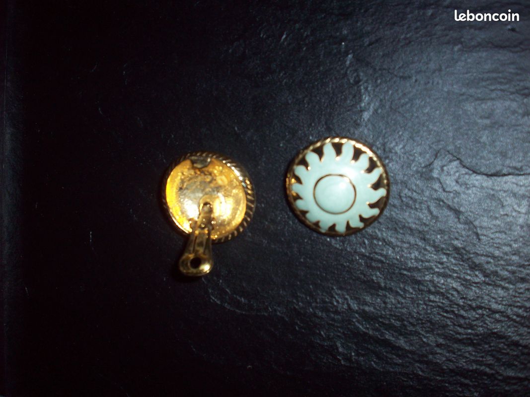 Boucles d'oreilles cabochon bombé doré avecmotif de Soleil en émail bleu clair nacré Vintage (image 16)