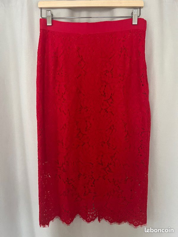 La Jupe Rouge - Elodie in Paris