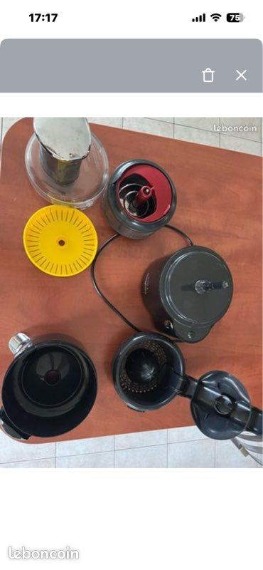 Extracteur de jus et livres (image 2)