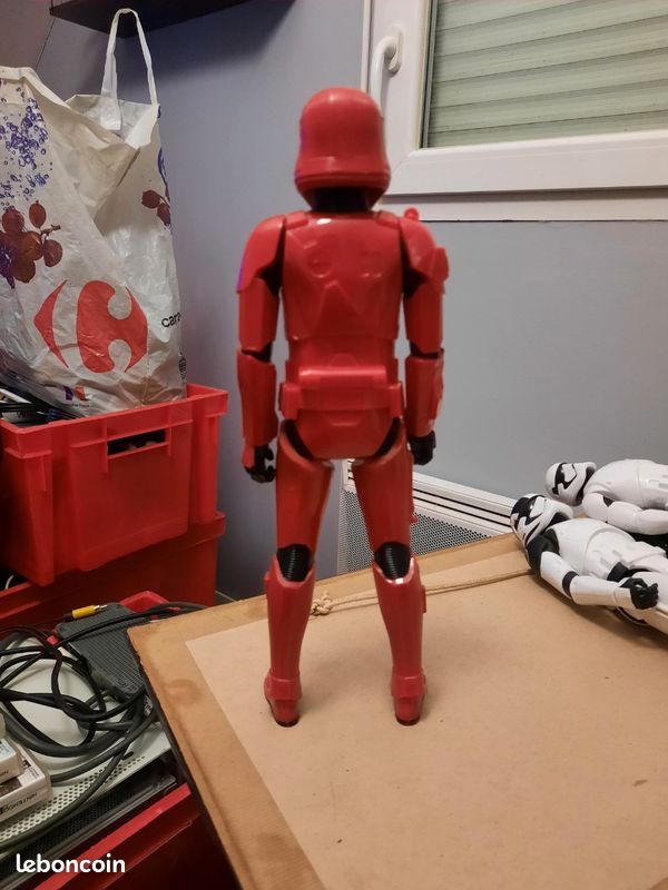 Figurine Star Wars Stormtrooper Rouge – Nissan Juke – PVC – Bon état