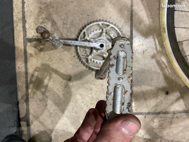 Pédalier vélo ancien vintage aluminium axe carré standard