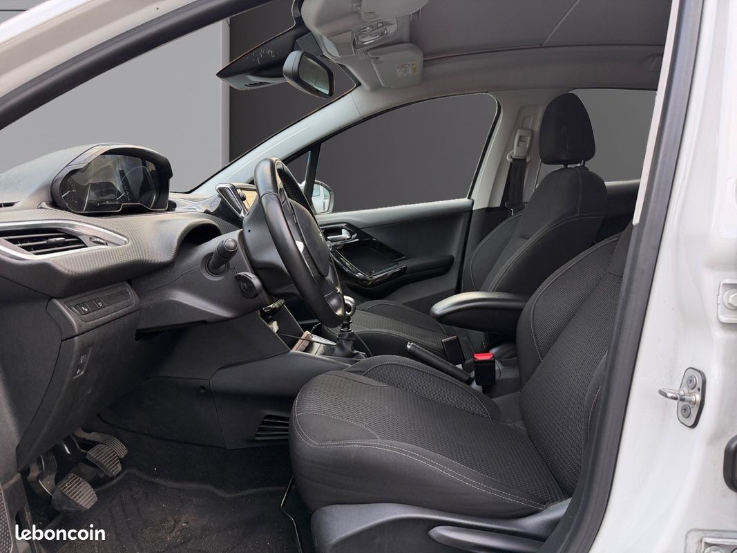 PEUGEOT 208 PureTech 110ch Tech Edition - Distribution Neuve - Entretien à jour - Caméra de recul (image 10)