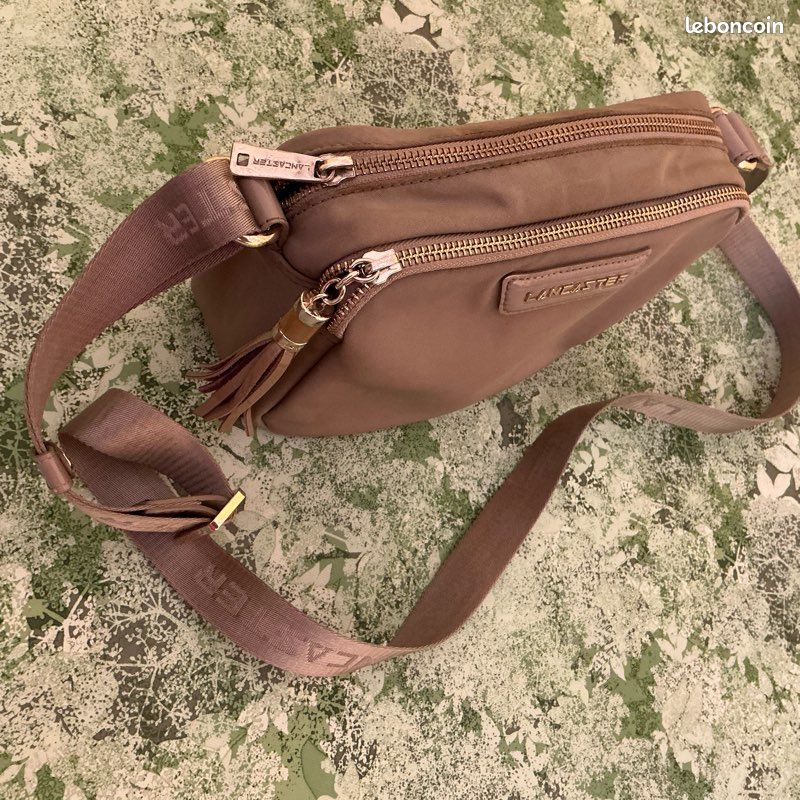 Petit sac beige porté travers marque Lancaster (image 2)