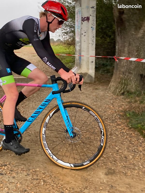 Canyon Inflite SL8 cyclo-cross -AXS roues carbone taille M Sport