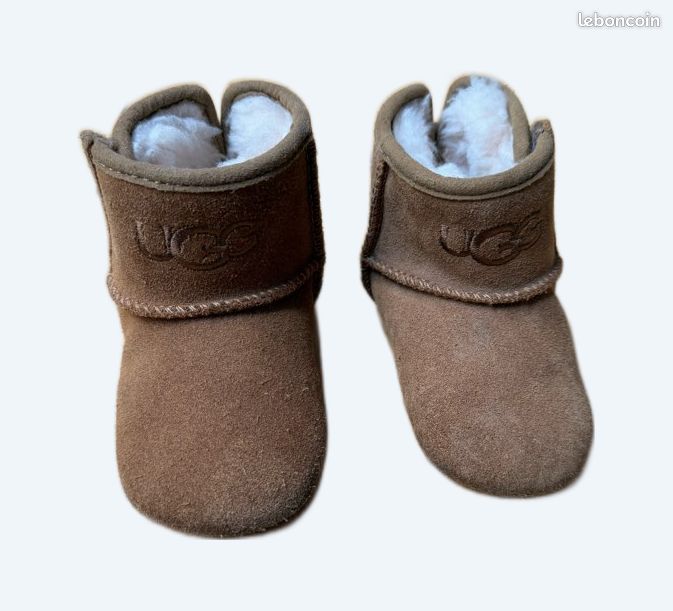 Chaussons bébé UGG en cuir Taille 20,5 Mixte Chestnut