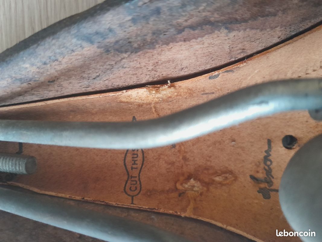 SELLE DE VELO ANCIENNE EN CUIR PERJOHN DES ANNEES 50 VELO