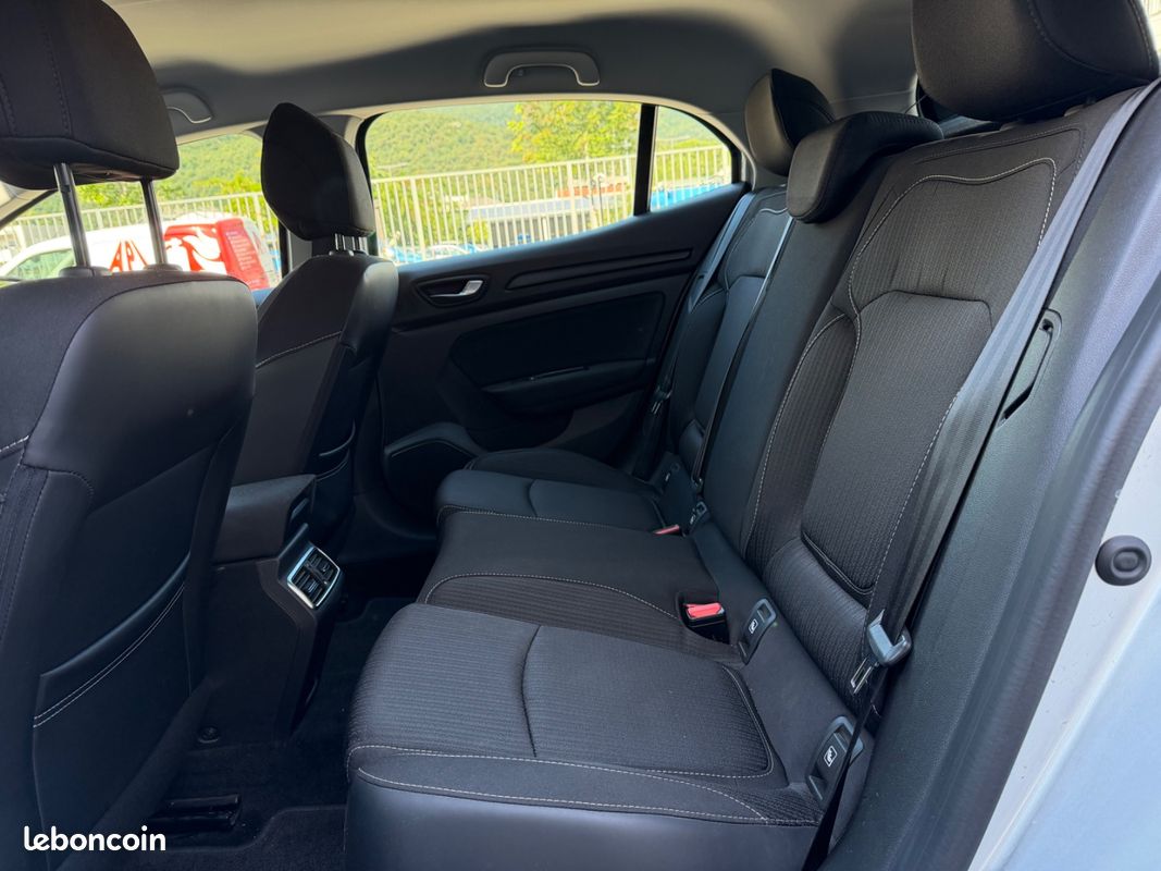RENAULT MEGANE IV BERLINE BUSINESS MEGANE 4 1.5 Blue dCi 115 - GPS - RADARS - CLIM AUTO (image 18)