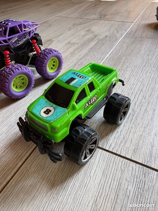 Lot véhicules 4x4 monster trucks hot wheel et autres (image 16)