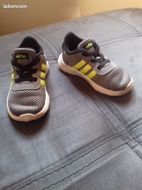 Basket Adidas pointure 23 (image 2)
