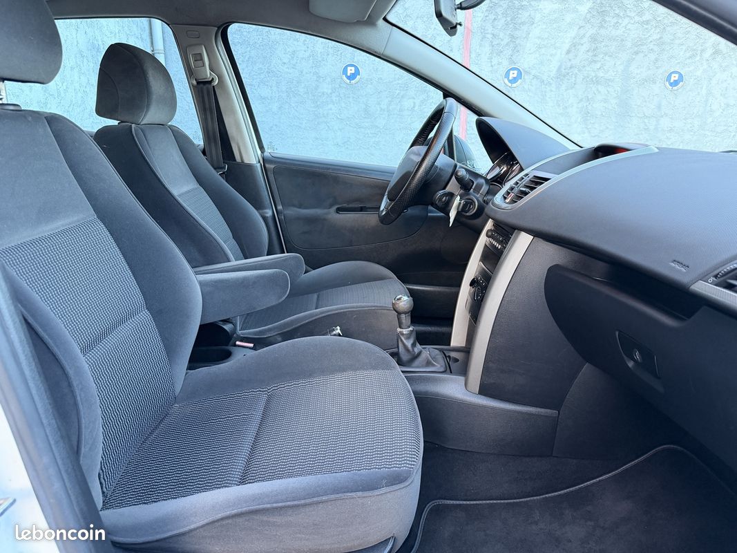 Peugeot 207 1.6 HDI110 SPORT 5P (image 9)