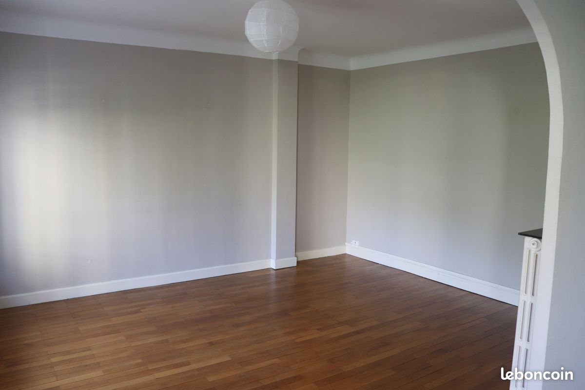 Appartement 3 pièces 84 m² · à Aix-les-Bains · 84 m² · 990 €