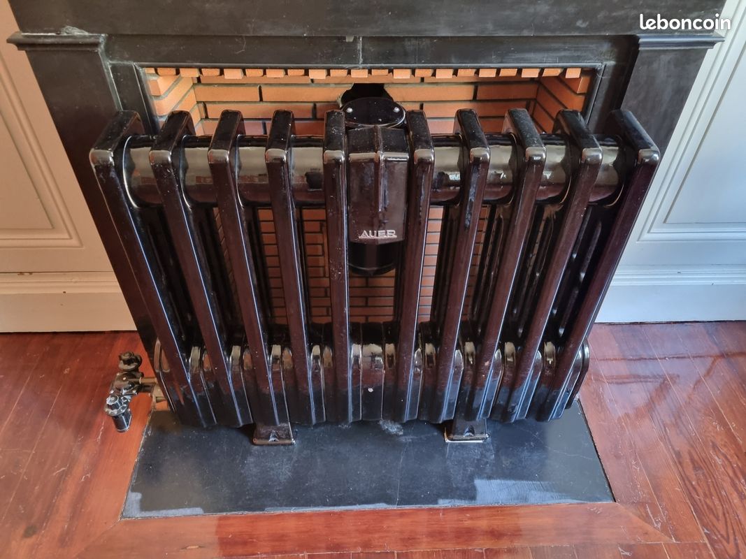 Radiateur gaz Vintage AUER en fonte noir (image 1)