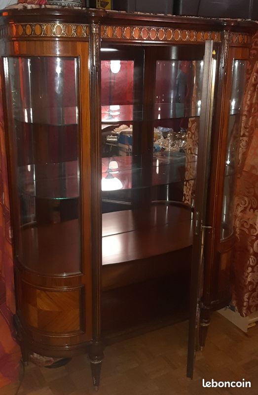Extraordinaire vitrine en verre bombé à décors de bronze et de marqueterie de style Napoléon (image 2)