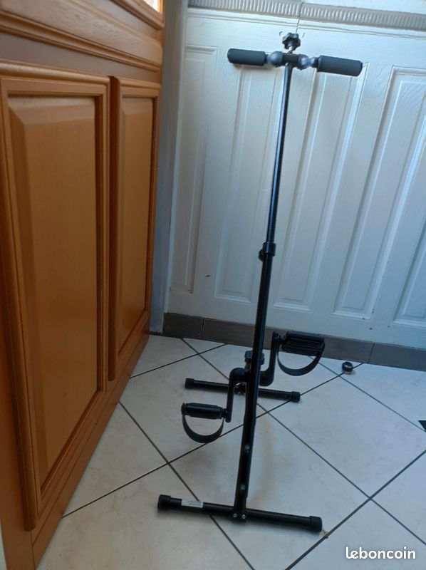 Vélo rééducation assis bras et 10 euro Sport Plein air