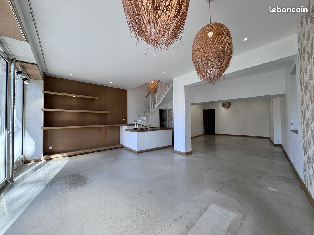 Local commercial 180 m² · à L'Isle-sur-la-Sorgue · 180 m² · 870 000 €