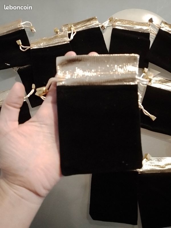 Lot de 25 grandes pochettes pour bijoux en velours NEUVES écrin noir doré (image 7)