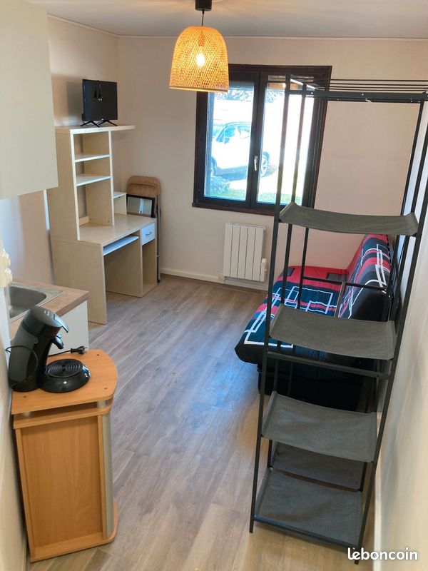 Appartement 1 pièce 15 m² · à Saint-Genis-Laval · 15 m² · 500 €