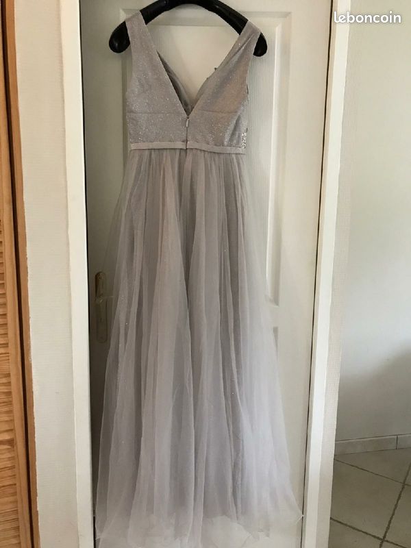 Robe de soirée longue et neuve (image 3)