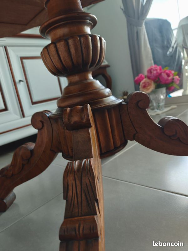 Table violon en bois massif avec pied central (image 12)
