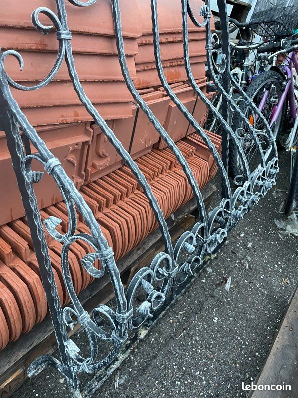 Barreaux en fer forgé dans une variété de finitions