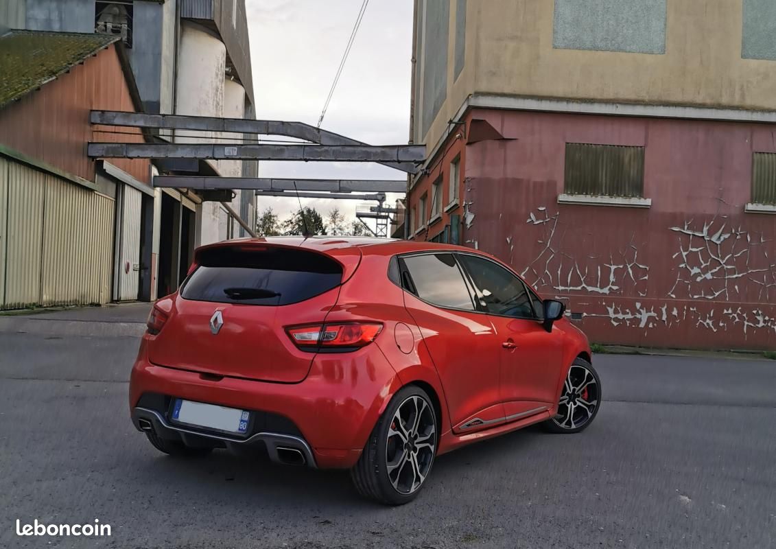 Renault Clio IV RS TROPHY 220 N°1066 FULL (image 3)