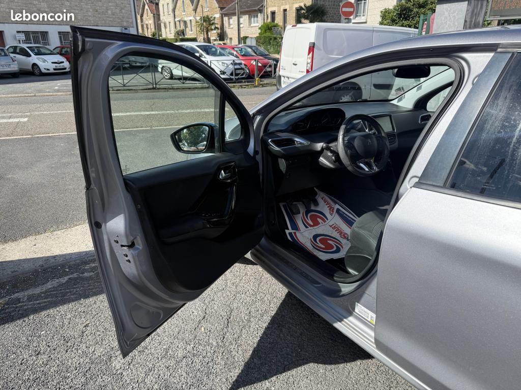 PEUGEOT 208 1.5 BlueHDi S&S - 100 Allure GPS + RADAR AR + CLIM (image 39)